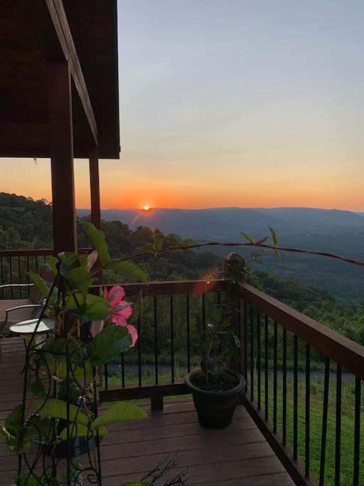 Blue Ridge Parkway Panoramic Paradise-60 Mile View Fancy Gap ภายนอก รูปภาพ